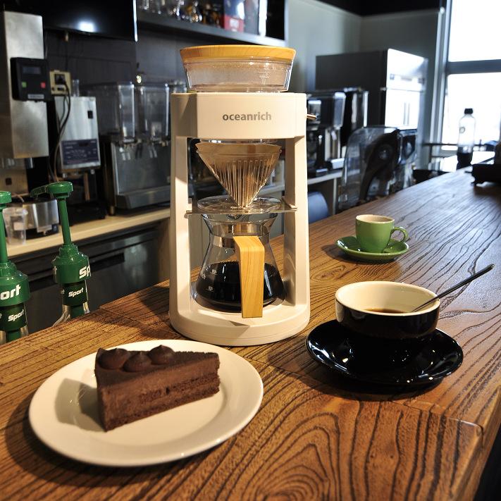 Immerse In Coffee Meditation With All-In-One Pour-Over Coffee Maker