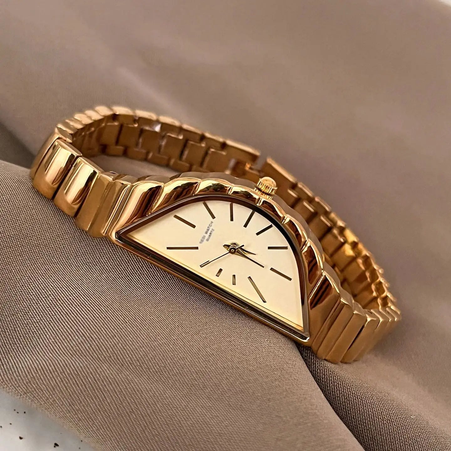 Creative Half Moon Dial Quartz Wristwatch, Valentines Gifts For Her 1005009966395559-WHITE